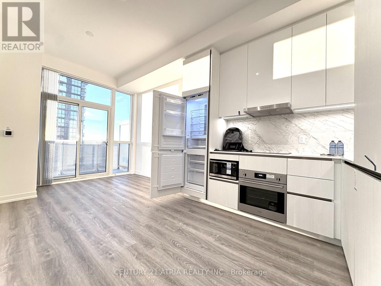 3711 - 8 Interchange Way, Vaughan, ON - Indoor Photo Showing Kitchen