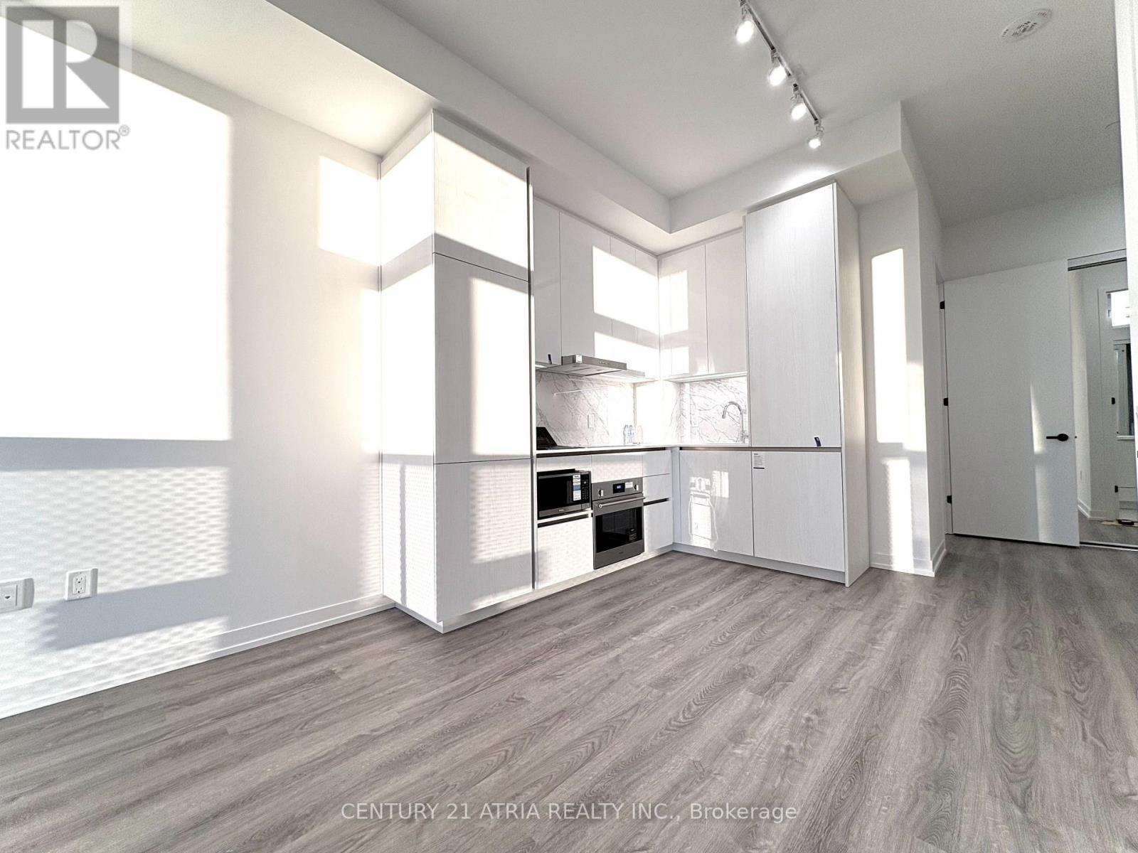 3711 - 8 Interchange Way, Vaughan, ON - Indoor