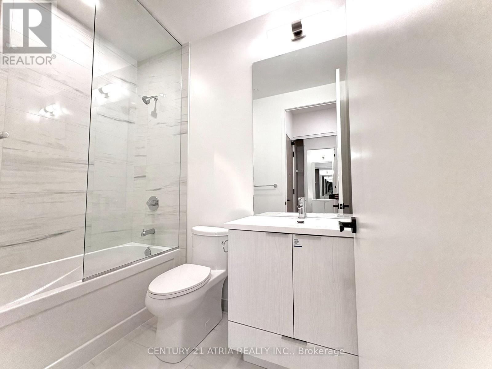 3711 - 8 Interchange Way, Vaughan, ON - Indoor Photo Showing Bathroom