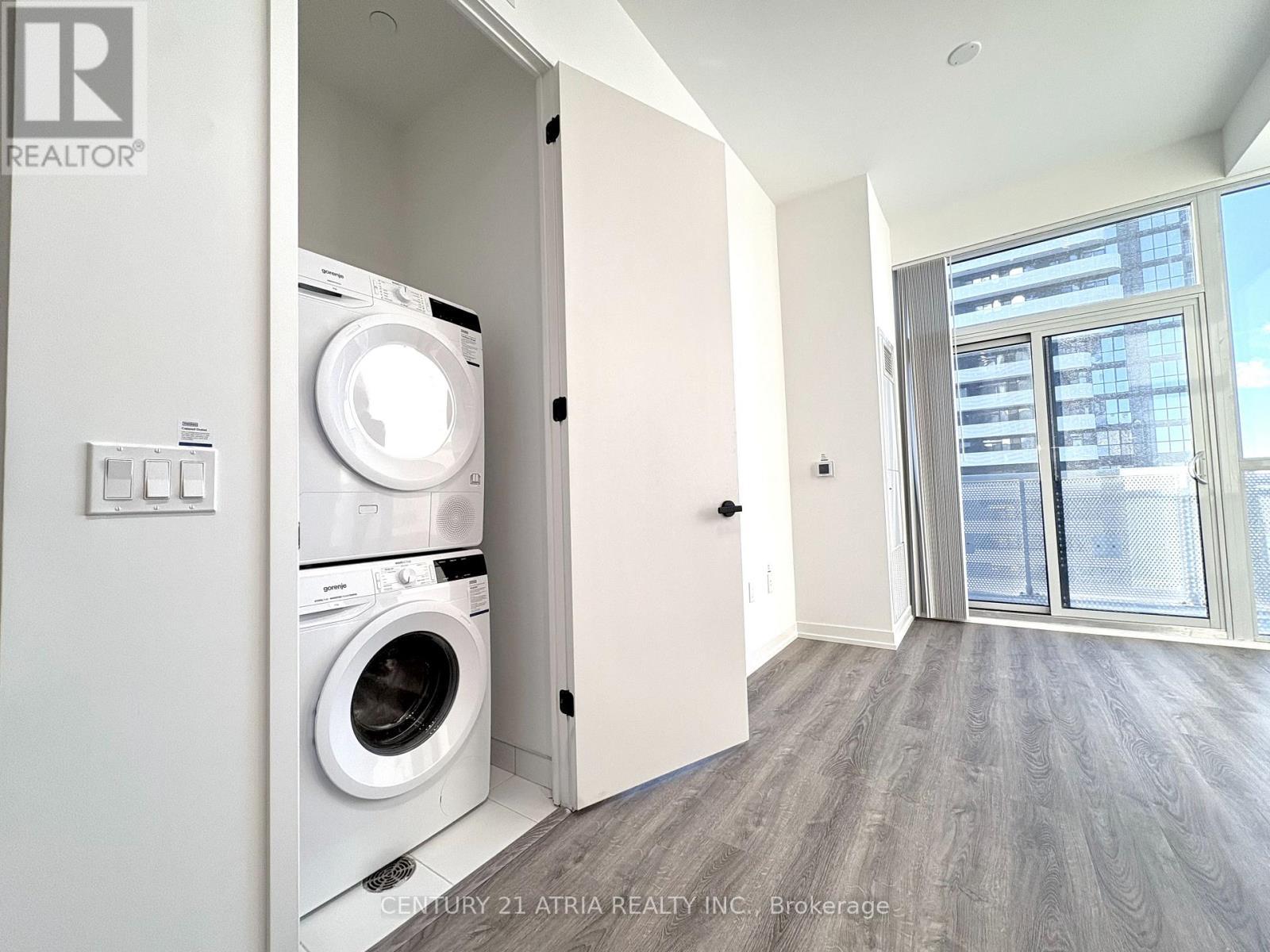 3711 - 8 Interchange Way, Vaughan, ON - Indoor Photo Showing Laundry Room