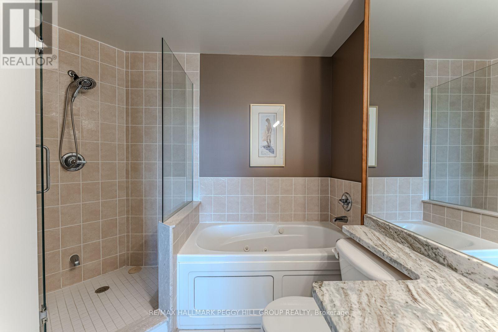 Ph2/3 - 2 Toronto Street, Barrie, ON - Indoor Photo Showing Bathroom