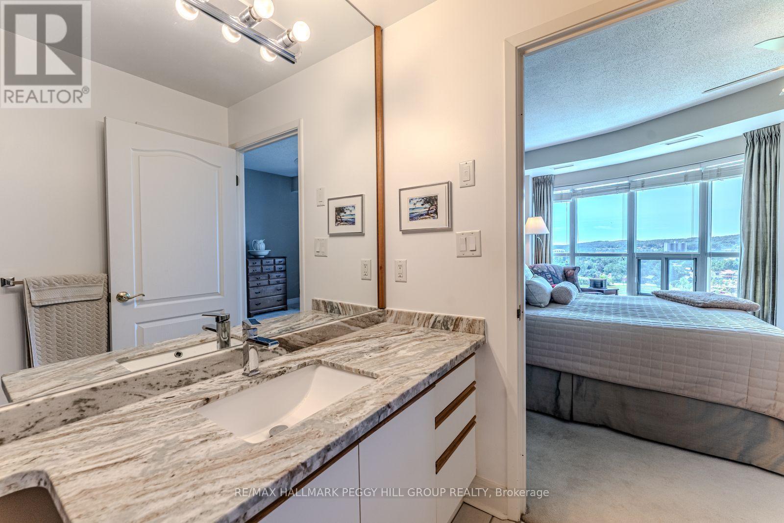 Ph2/3 - 2 Toronto Street, Barrie, ON - Indoor Photo Showing Bathroom