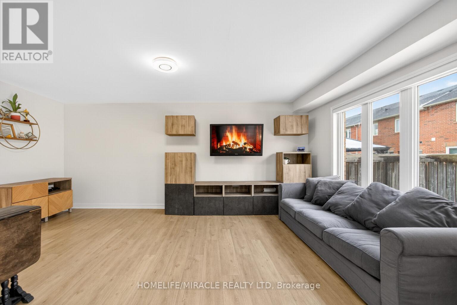 439 Cavanagh Lane, Milton, ON - Indoor Photo Showing Living Room