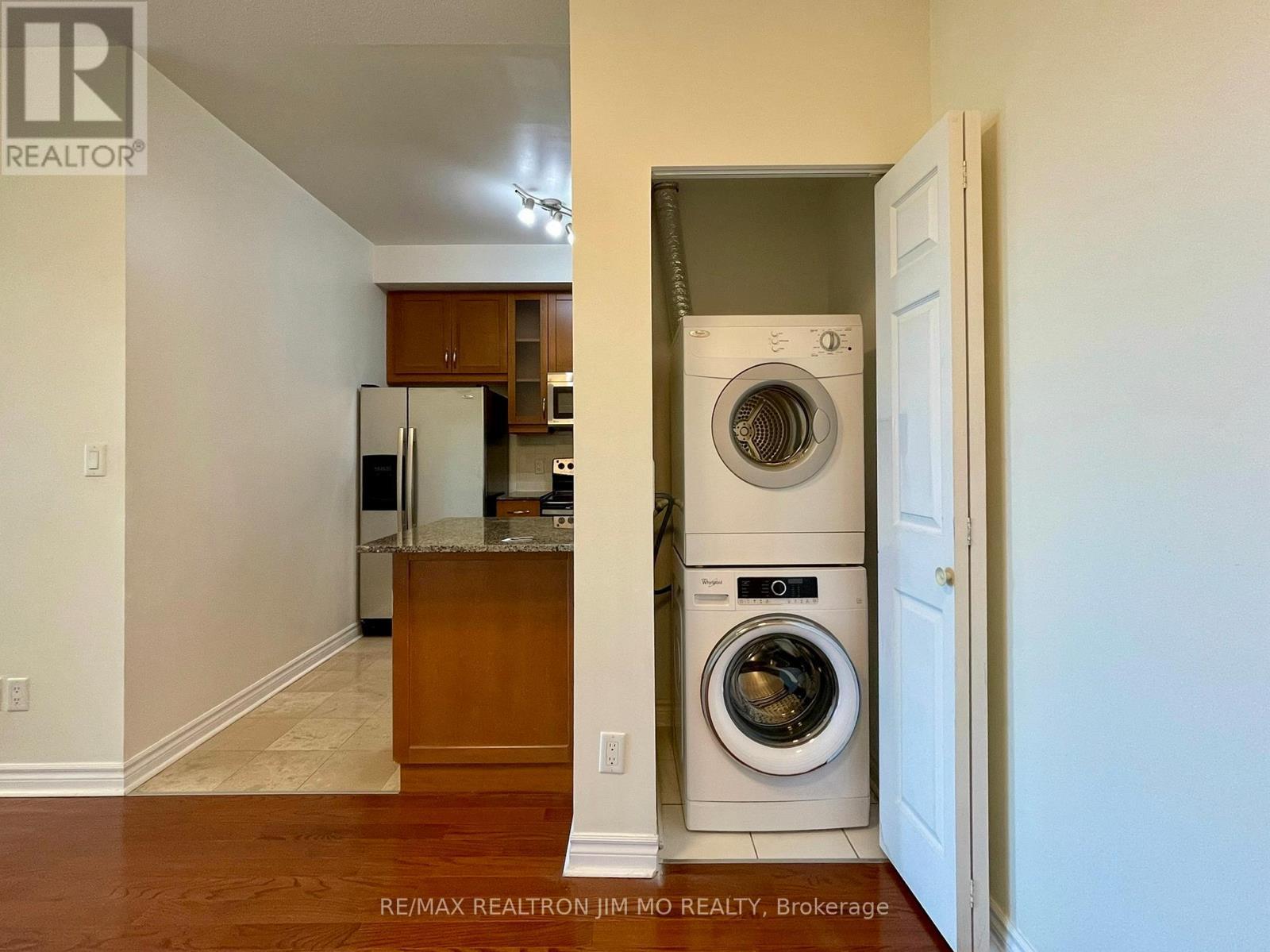 615 - 18 Holmes Avenue, Toronto, ON - Indoor Photo Showing Laundry Room