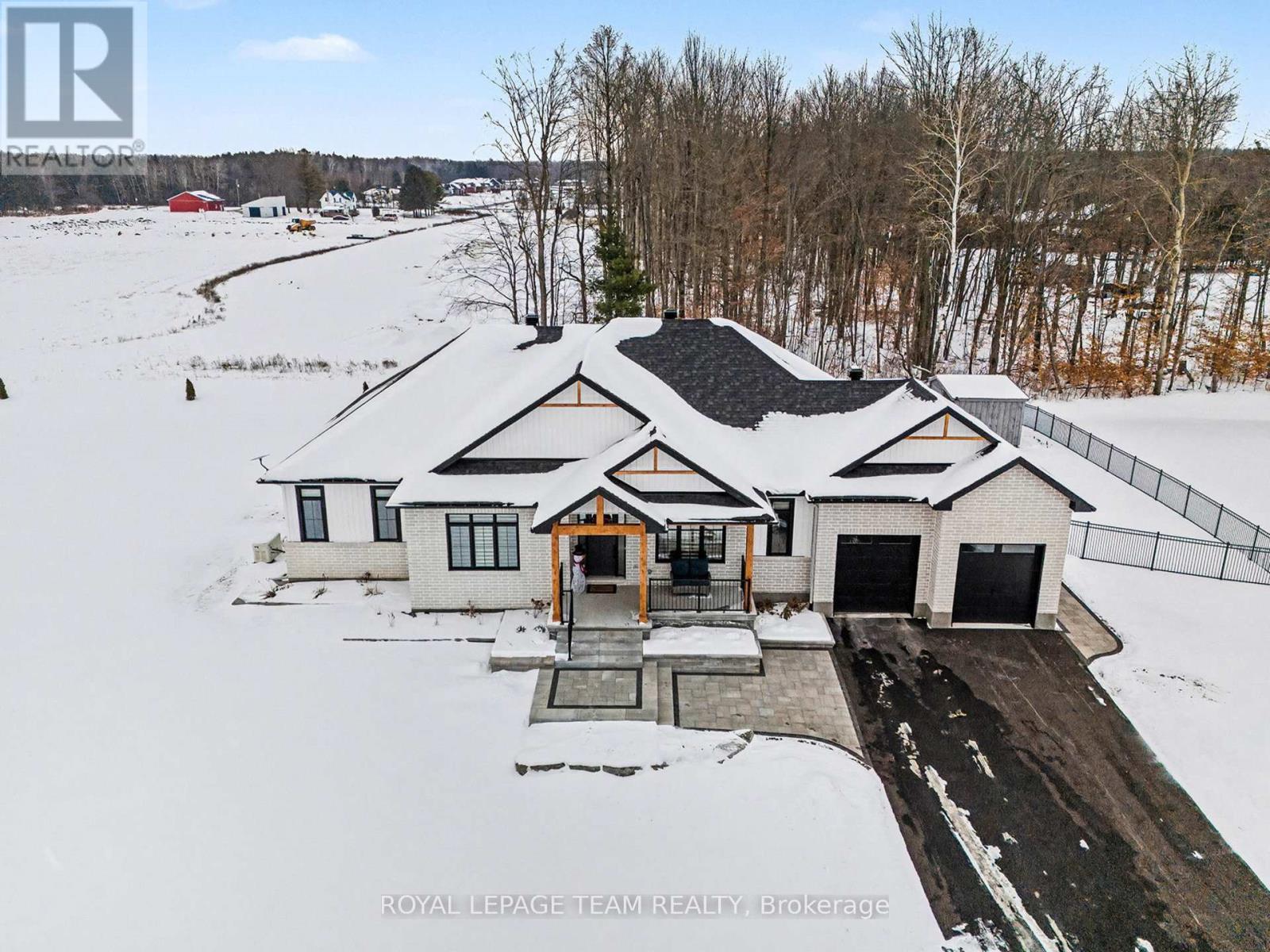 1685 Trizisky Street, North Dundas, ON -