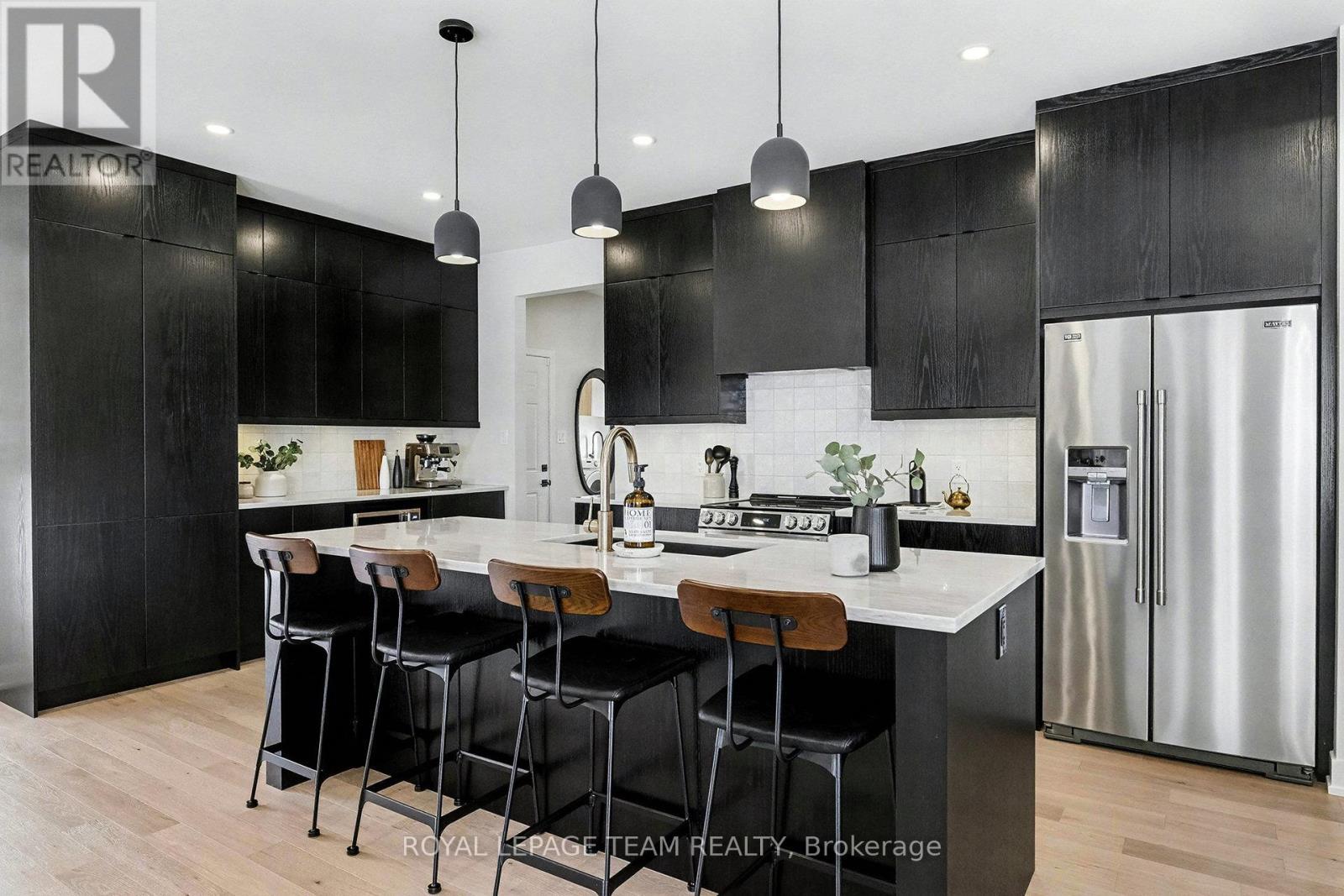 1685 Trizisky Street, North Dundas, ON - Indoor Photo Showing Kitchen With Stainless Steel Kitchen With Upgraded Kitchen