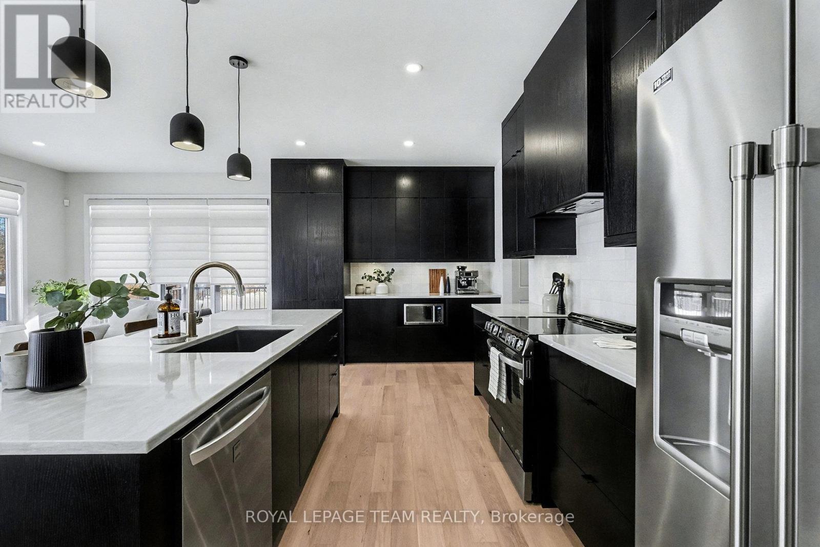1685 Trizisky Street, North Dundas, ON - Indoor Photo Showing Kitchen With Stainless Steel Kitchen With Upgraded Kitchen