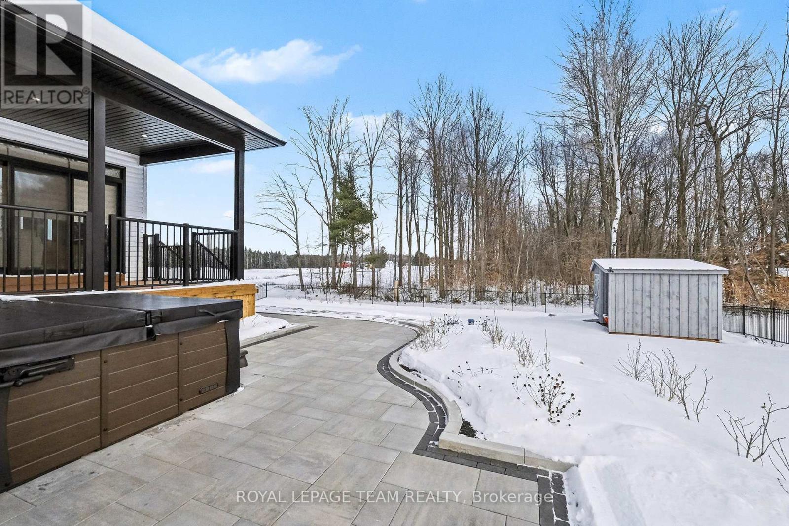 1685 Trizisky Street, North Dundas, ON - Outdoor