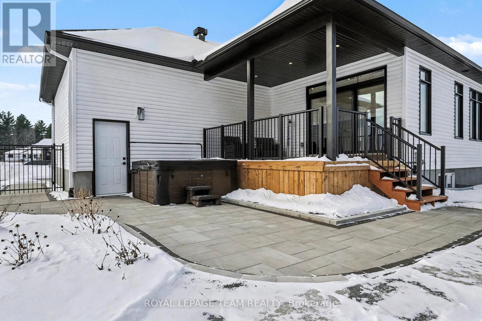 1685 Trizisky Street, North Dundas, ON - Outdoor With Exterior