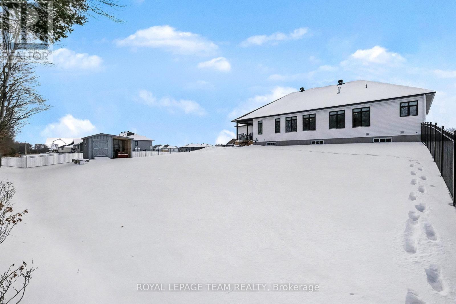 1685 Trizisky Street, North Dundas, ON - Outdoor