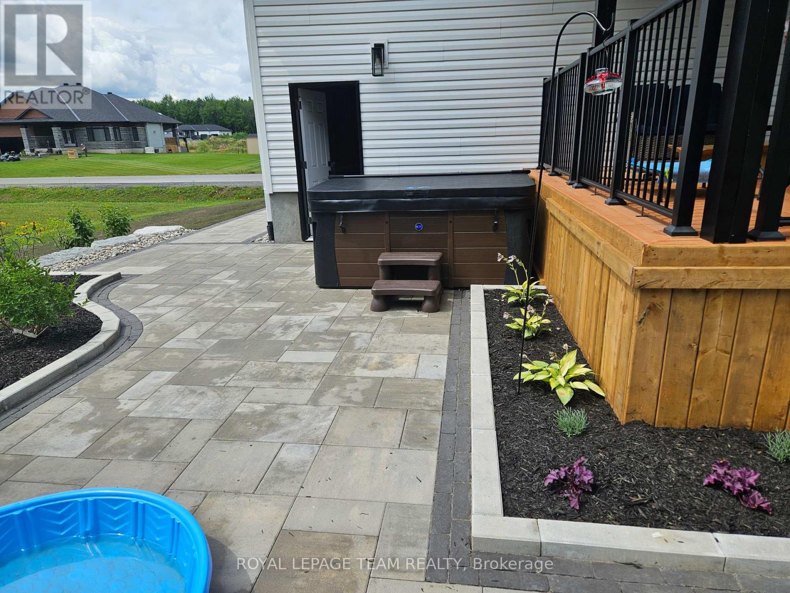 Summer photos to showcase interlock + landscaping - 1685 Trizisky Street, North Dundas, ON - Outdoor
