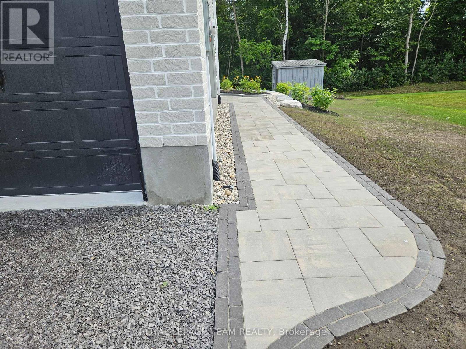 Summer photos to showcase interlock + landscaping - 1685 Trizisky Street, North Dundas, ON - Outdoor