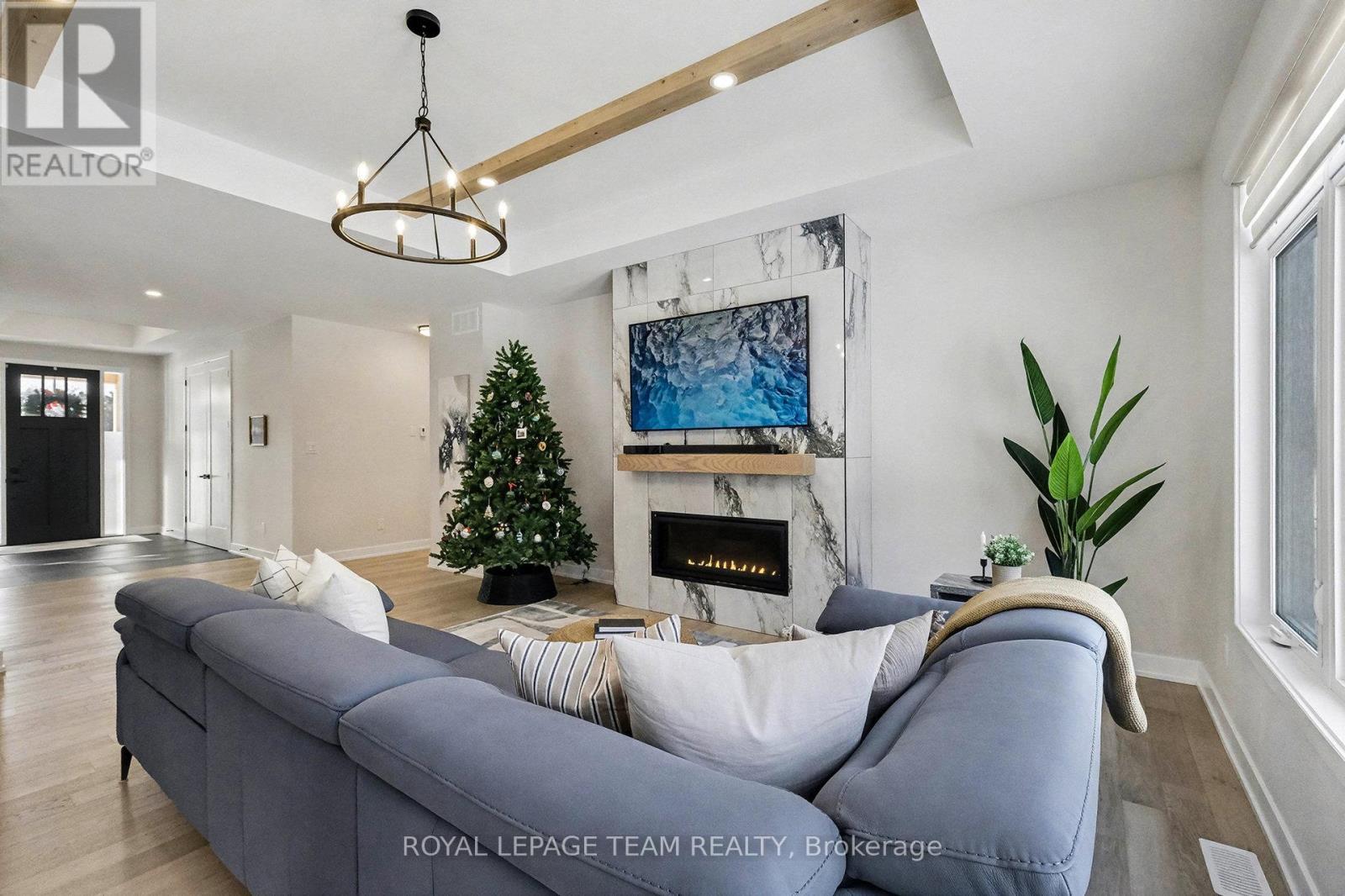 1685 Trizisky Street, North Dundas, ON - Indoor Photo Showing Living Room With Fireplace