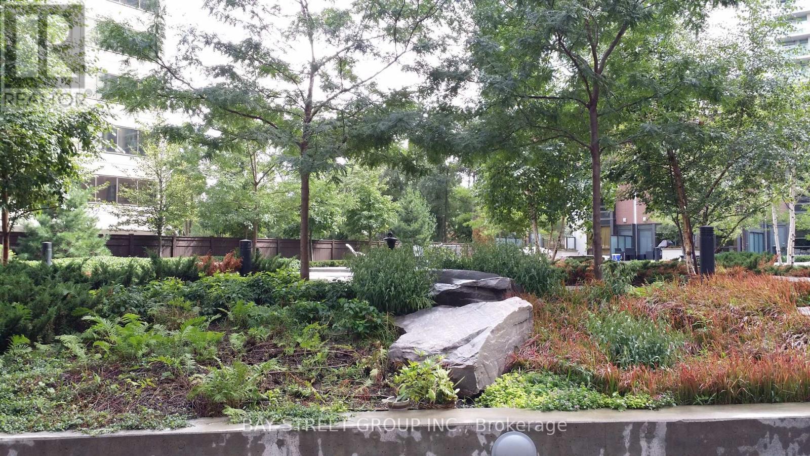 1606 - 33 Sheppard Avenue E, Toronto, ON - Outdoor