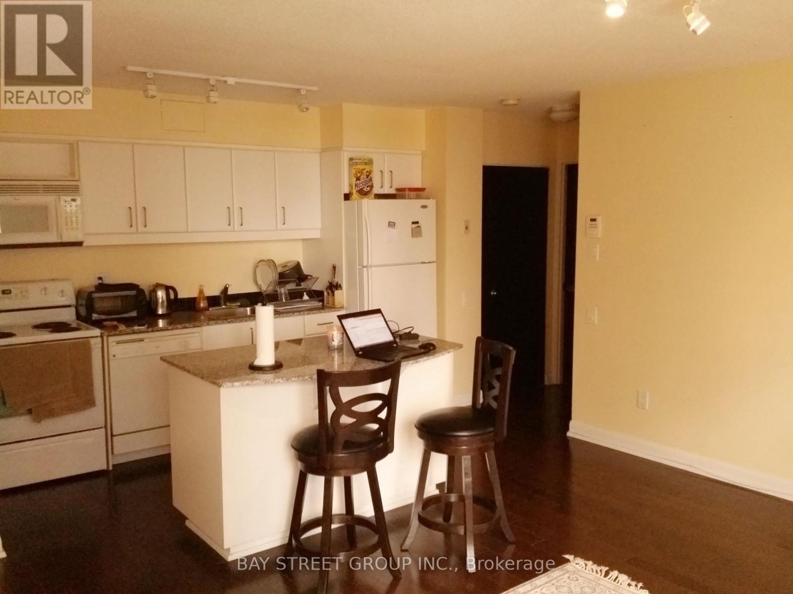 1606 - 33 Sheppard Avenue E, Toronto, ON - Indoor Photo Showing Kitchen