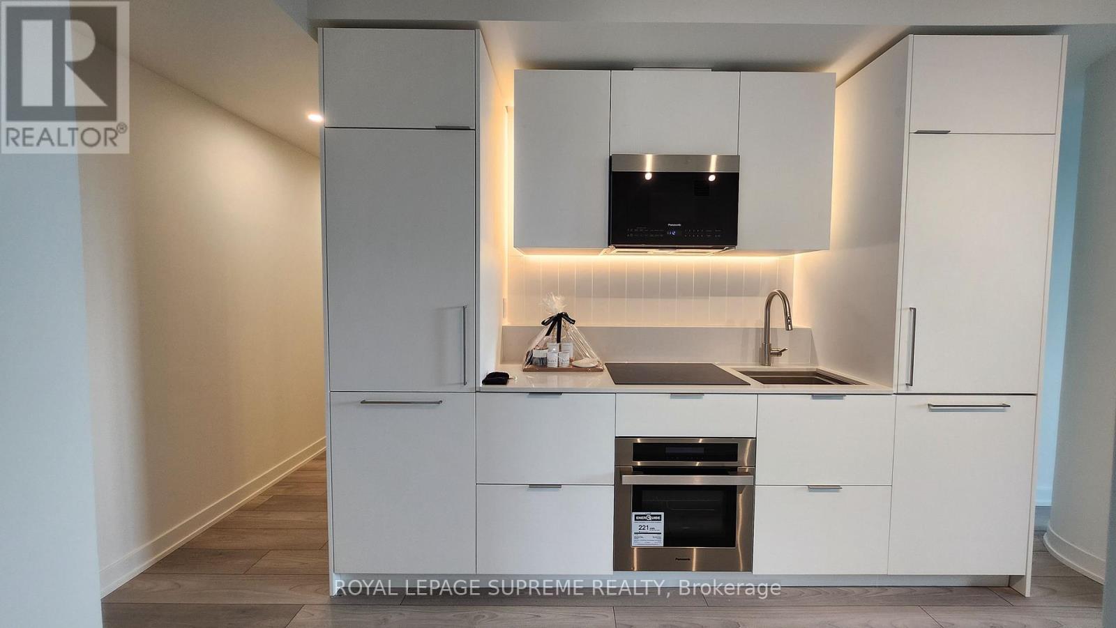 418 - 1 Fairview Road E, Mississauga, ON - Indoor Photo Showing Kitchen