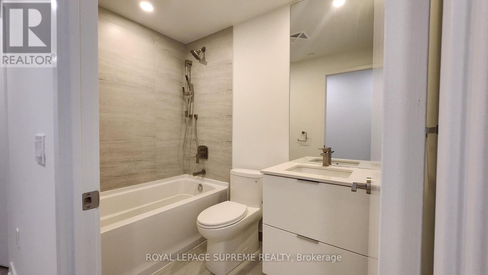 418 - 1 Fairview Road E, Mississauga, ON - Indoor Photo Showing Bathroom