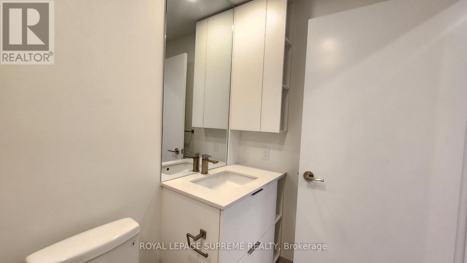 418 - 1 Fairview Road E, Mississauga, ON - Indoor Photo Showing Bathroom