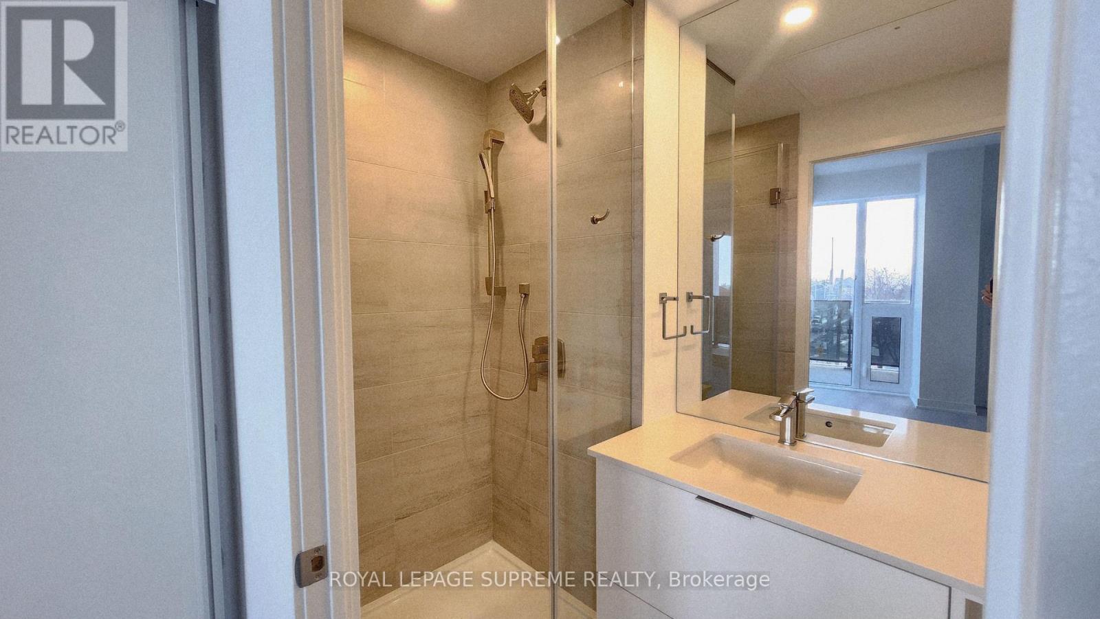 418 - 1 Fairview Road E, Mississauga, ON - Indoor Photo Showing Bathroom