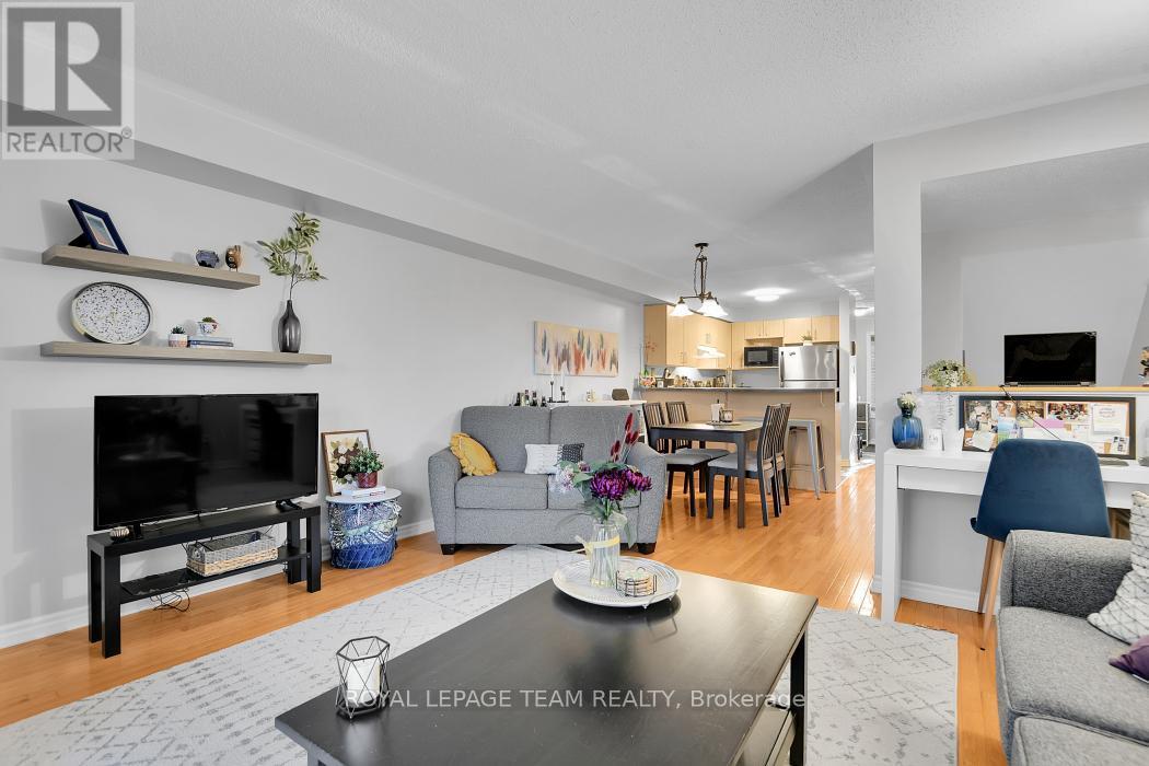 131 Tall Pines Pine, Ottawa, ON - Indoor Photo Showing Living Room