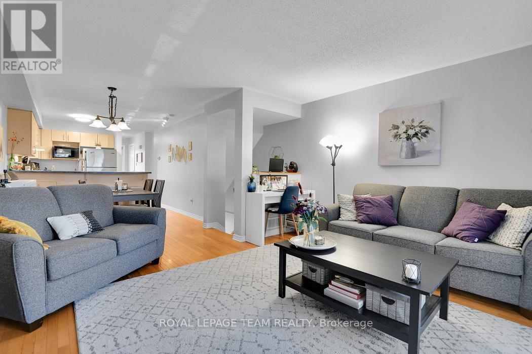 131 Tall Pines Pine, Ottawa, ON - Indoor Photo Showing Living Room