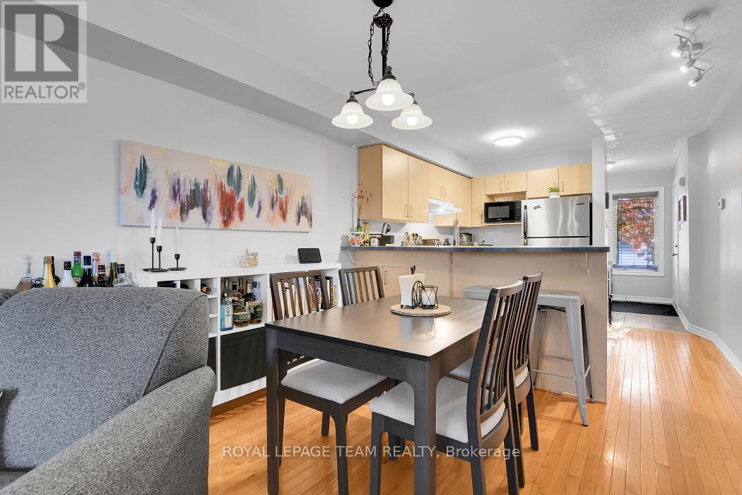 131 Tall Pines Pine, Ottawa, ON - Indoor Photo Showing Dining Room