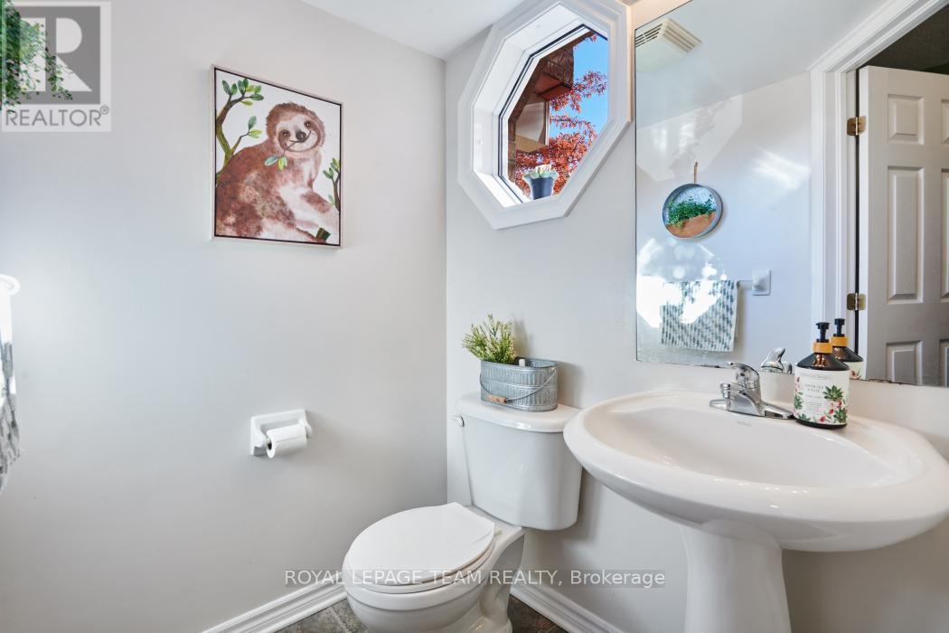 131 Tall Pines Pine, Ottawa, ON - Indoor Photo Showing Bathroom