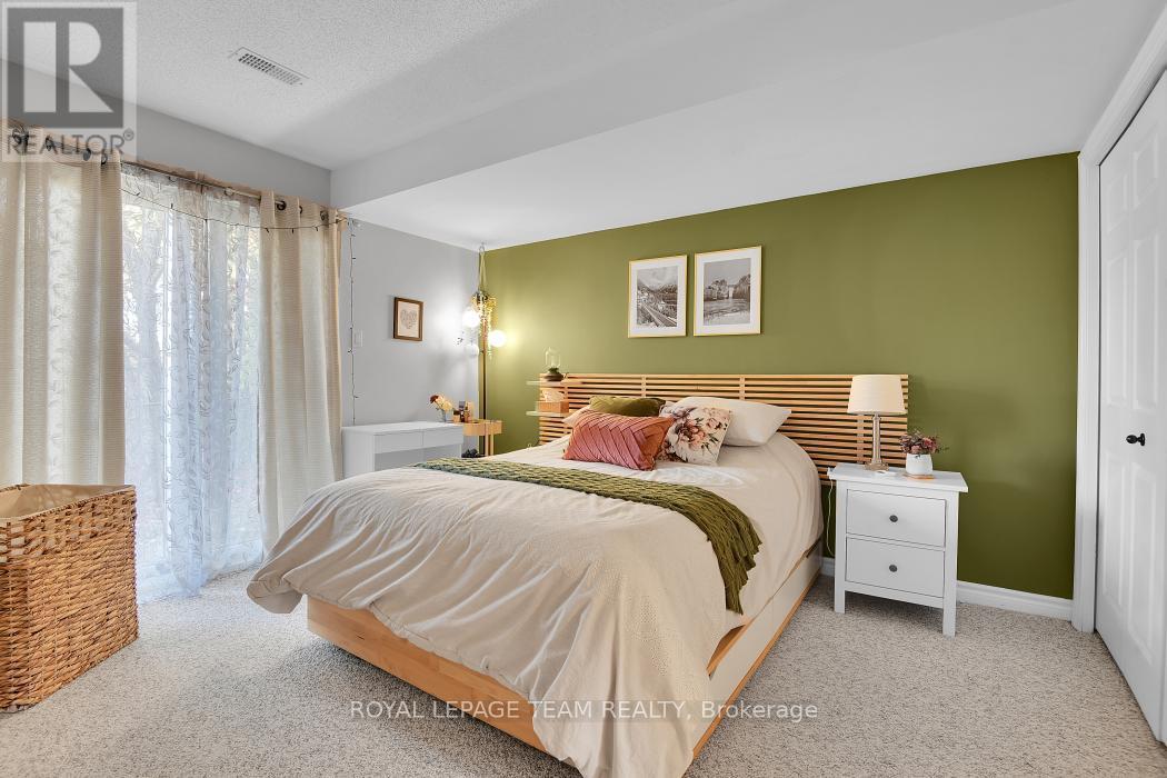131 Tall Pines Pine, Ottawa, ON - Indoor Photo Showing Bedroom