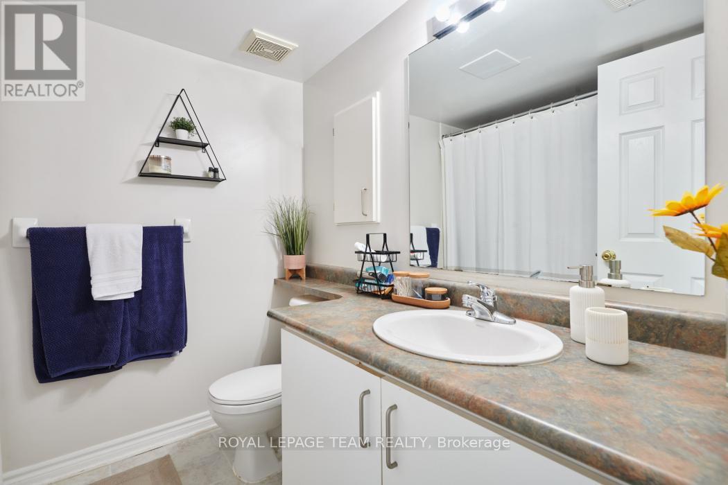 131 Tall Pines Pine, Ottawa, ON - Indoor Photo Showing Bathroom