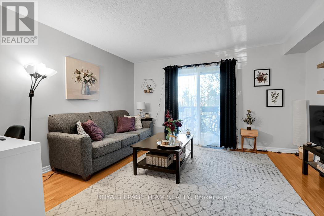131 Tall Pines Pine, Ottawa, ON - Indoor Photo Showing Living Room