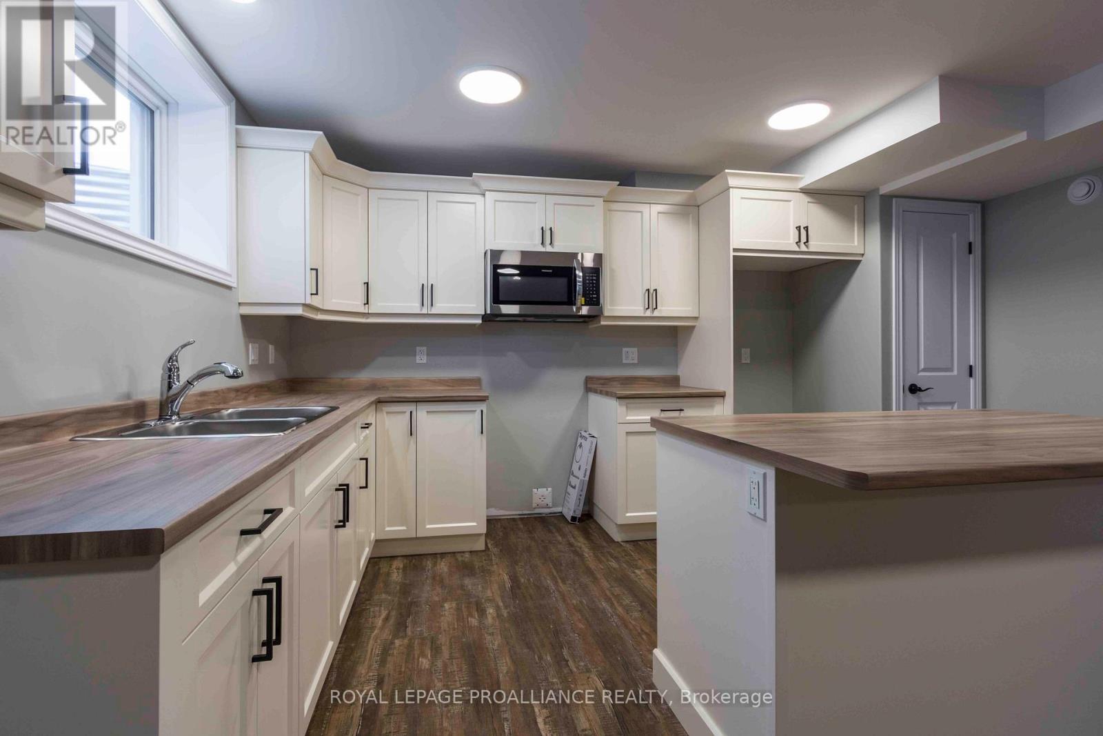 149B Sienna Avenue, Belleville (Belleville Ward), ON - Indoor Photo Showing Kitchen With Double Sink