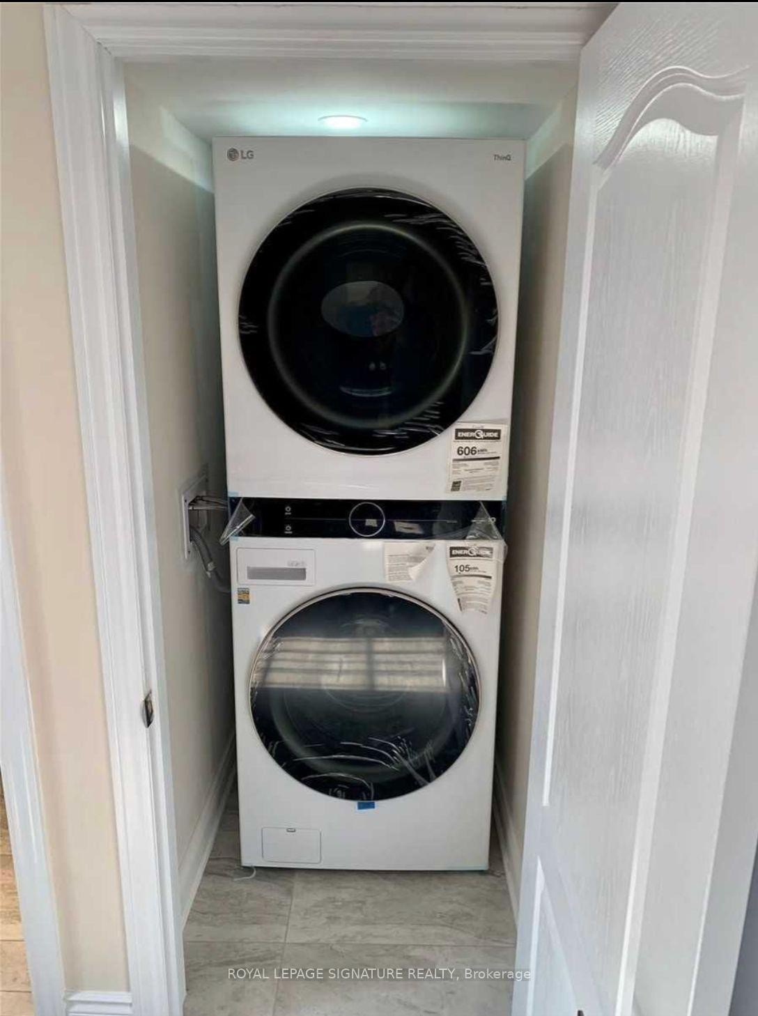 B-227 Nautical Boulevard, Oakville, ON - Indoor Photo Showing Laundry Room