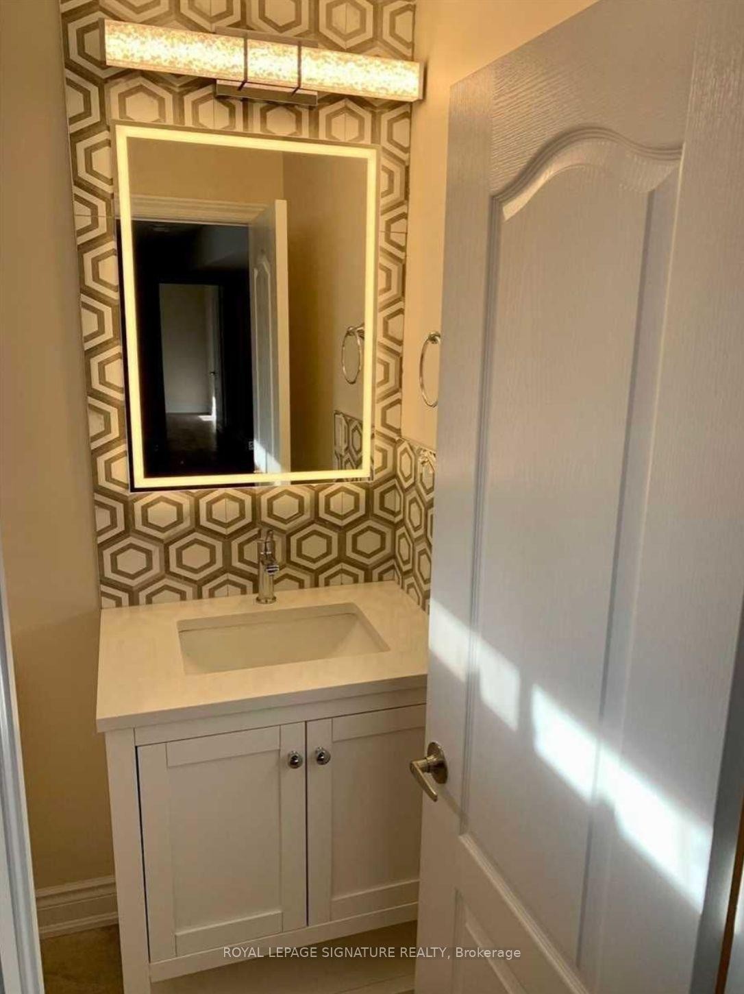 B-227 Nautical Boulevard, Oakville, ON - Indoor Photo Showing Bathroom