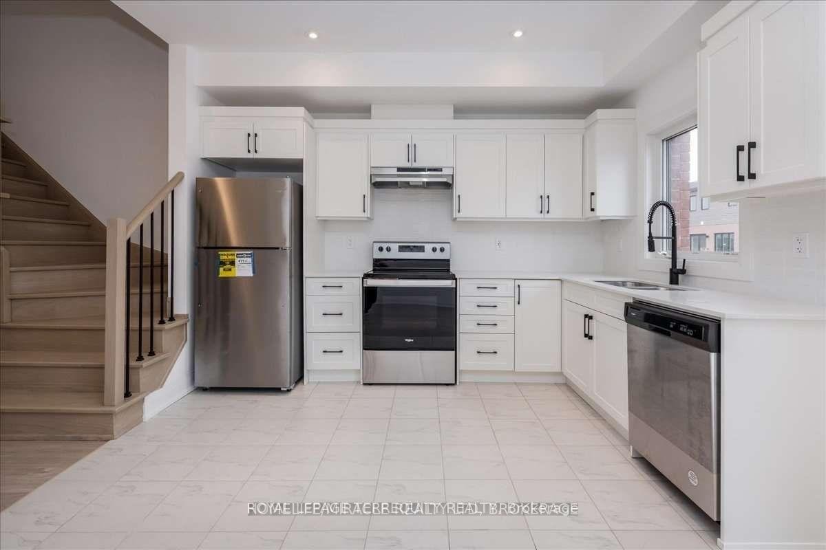 4 Haven Lane, Barrie, ON - Indoor Photo Showing Kitchen