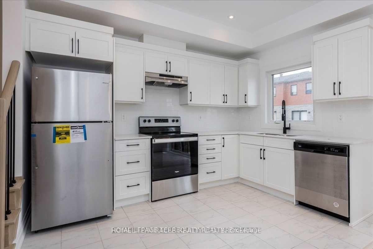 4 Haven Lane, Barrie, ON - Indoor Photo Showing Kitchen