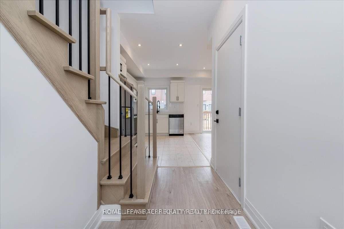 4 Haven Lane, Barrie, ON - Indoor Photo Showing Other Room