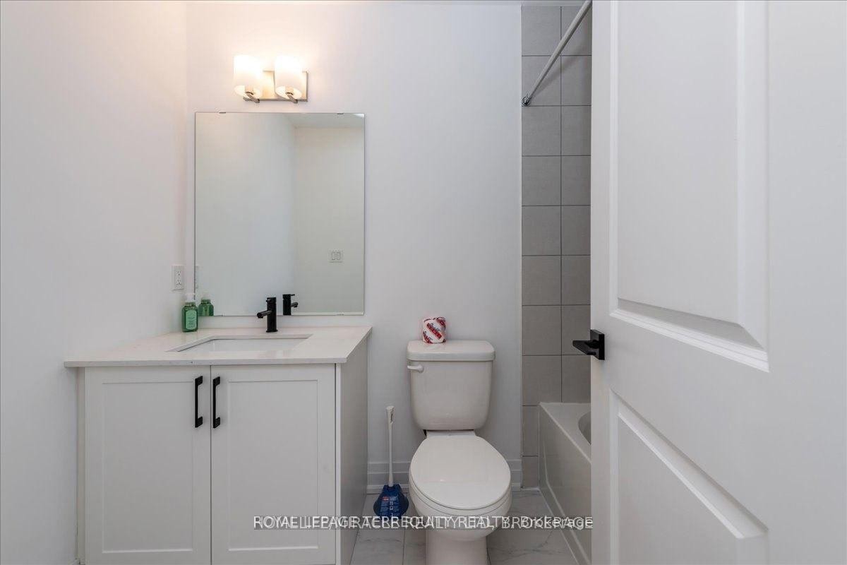 4 Haven Lane, Barrie, ON - Indoor Photo Showing Bathroom