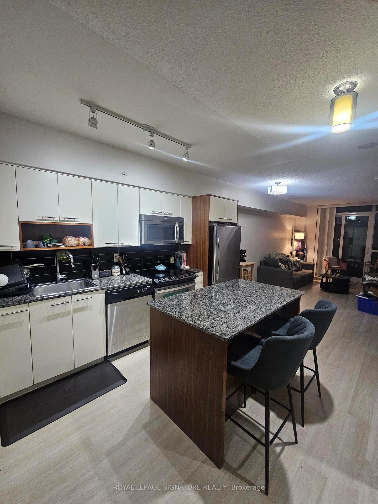 2809-5 Valhalla Inn Road, Toronto, ON - Indoor Photo Showing Kitchen