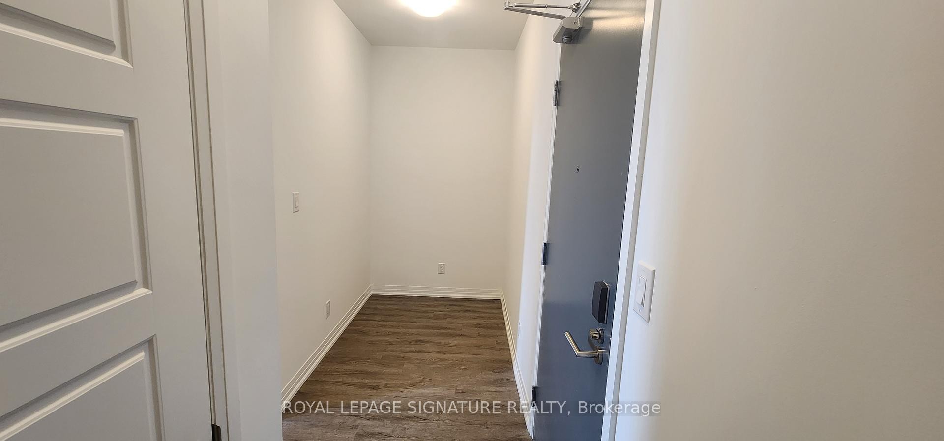 404-3285 Carding Mill Trail, Oakville, ON - Indoor Photo Showing Other Room