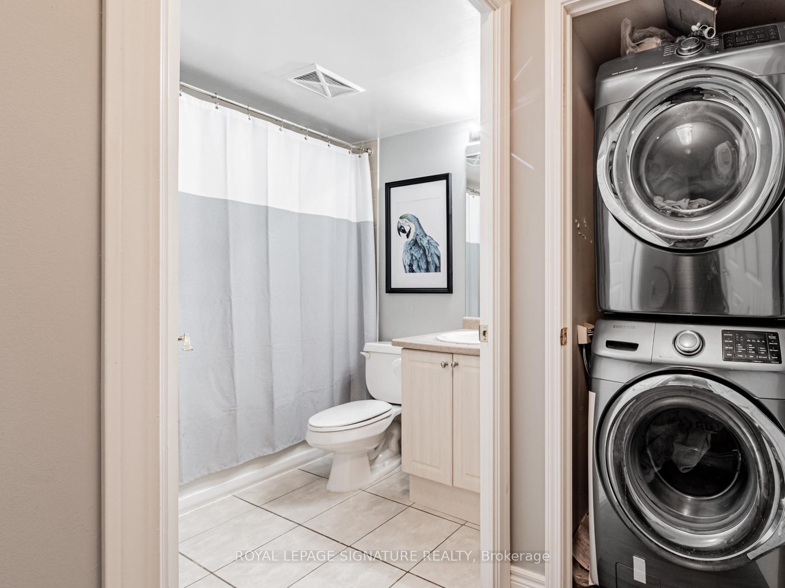902-51 Lower Simcoe Street, Toronto, ON - Indoor Photo Showing Laundry Room