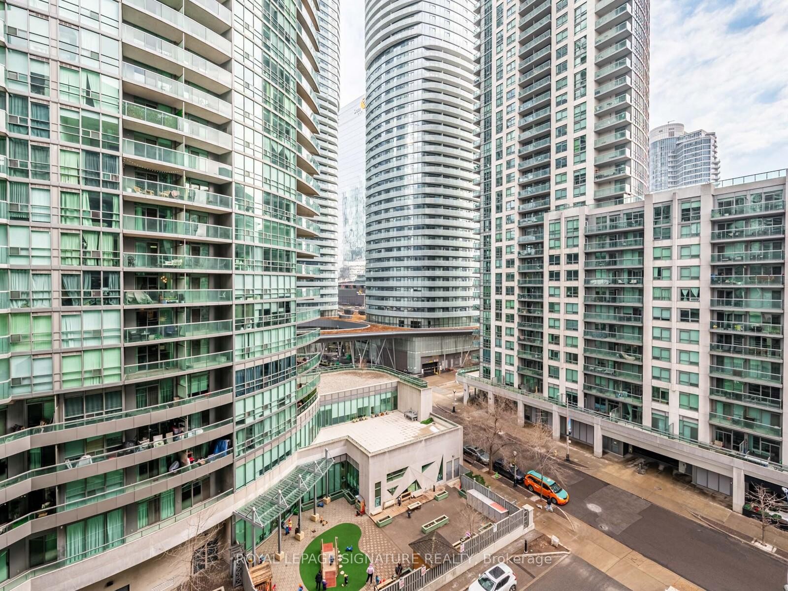 902-51 Lower Simcoe Street, Toronto, ON - Outdoor With Balcony With Facade