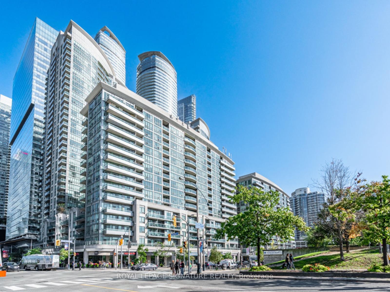 902-51 Lower Simcoe Street, Toronto, ON - Outdoor With Facade