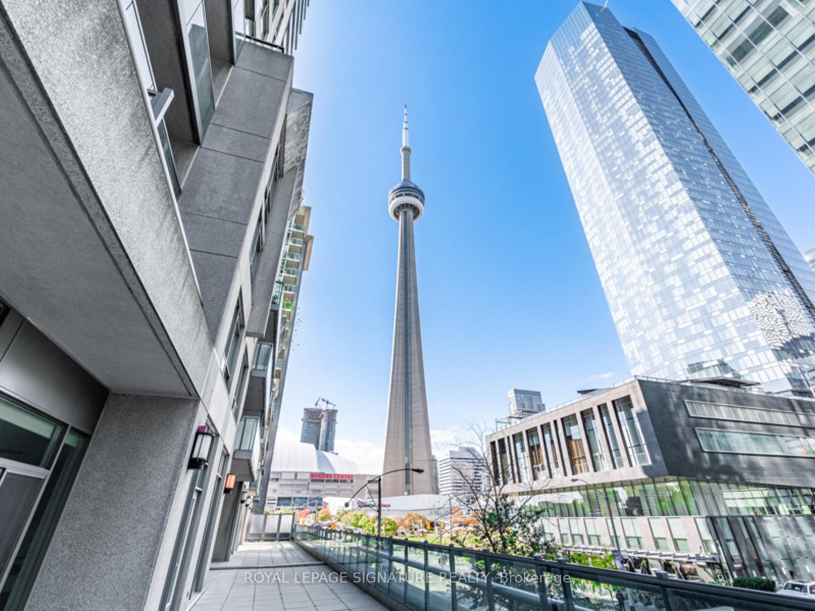 902-51 Lower Simcoe Street, Toronto, ON - Outdoor