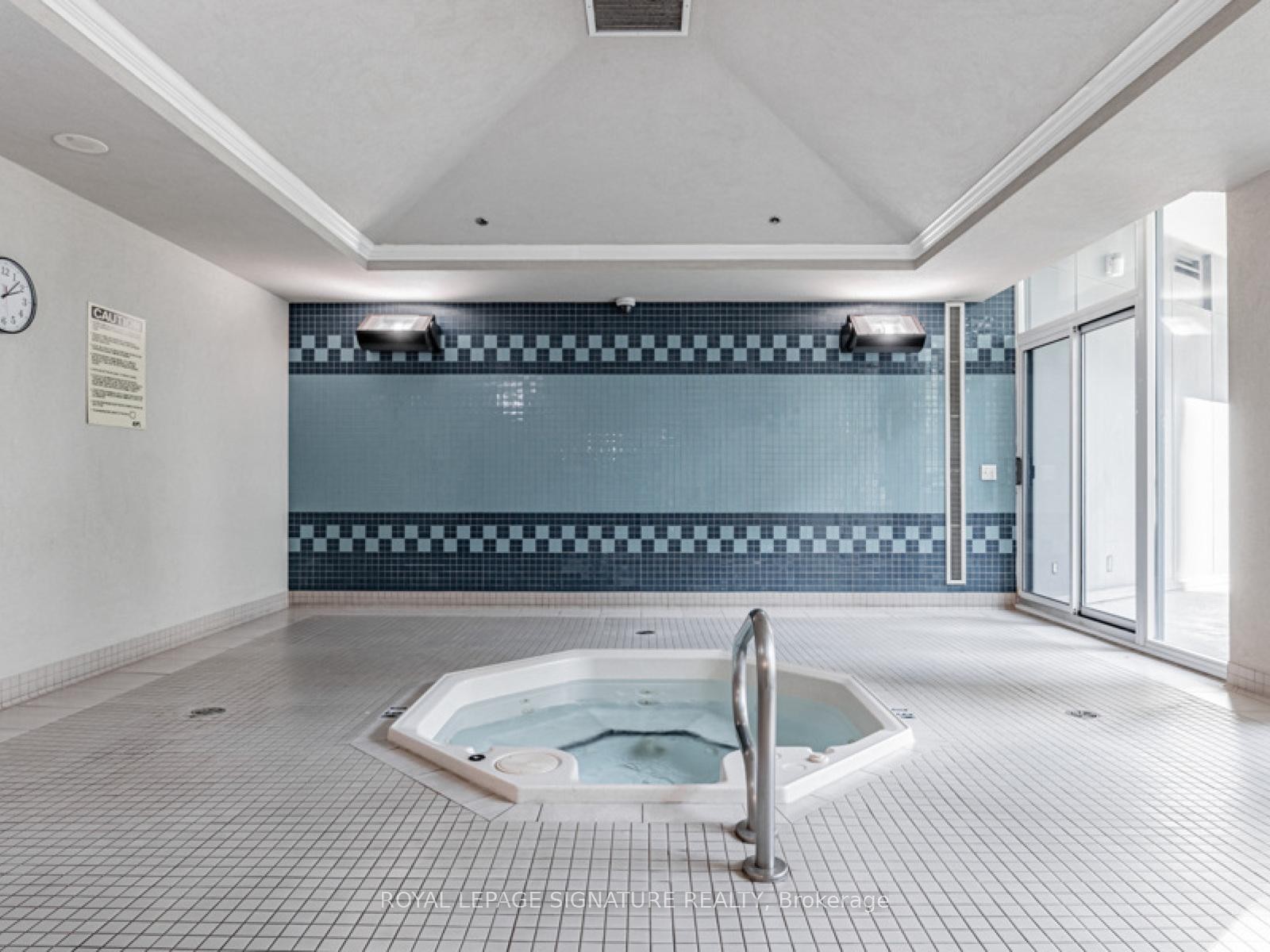 902-51 Lower Simcoe Street, Toronto, ON - Indoor Photo Showing Other Room