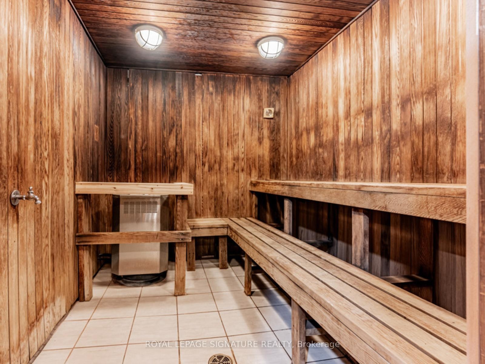 902-51 Lower Simcoe Street, Toronto, ON - Indoor Photo Showing Other Room