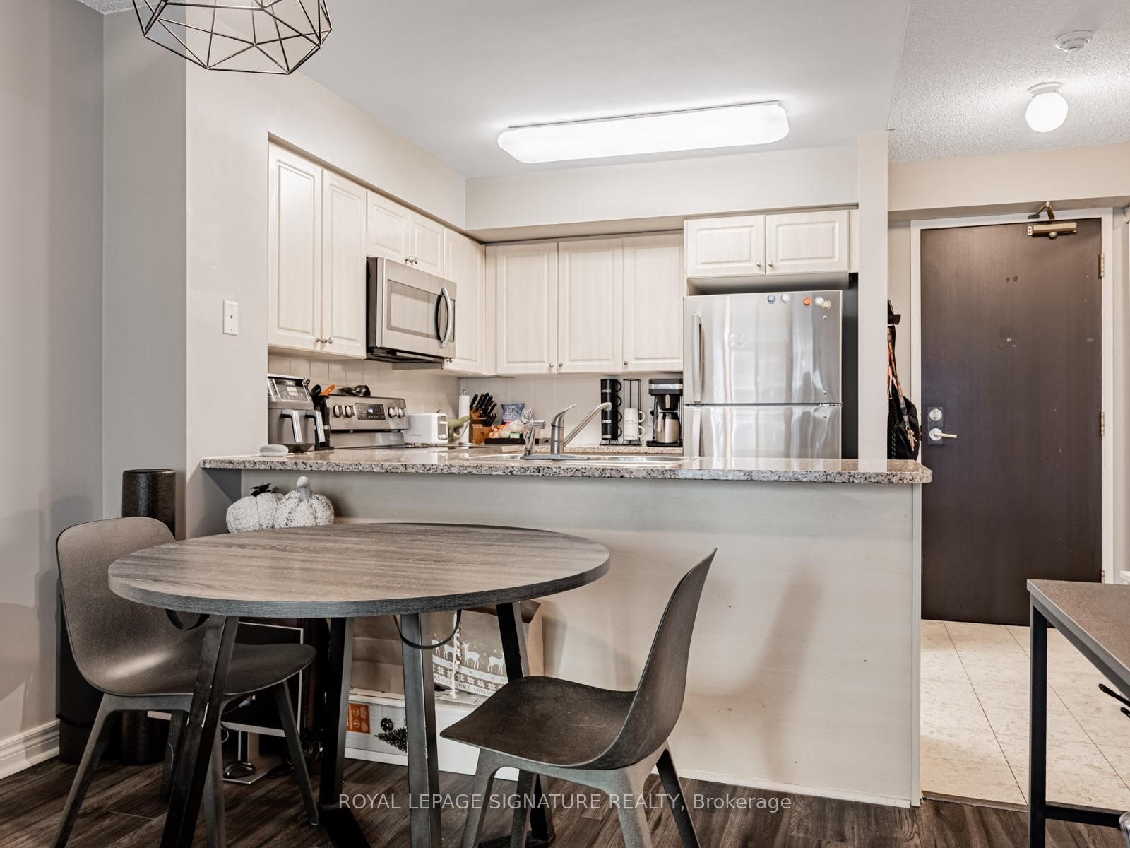 902-51 Lower Simcoe Street, Toronto, ON - Indoor Photo Showing Other Room