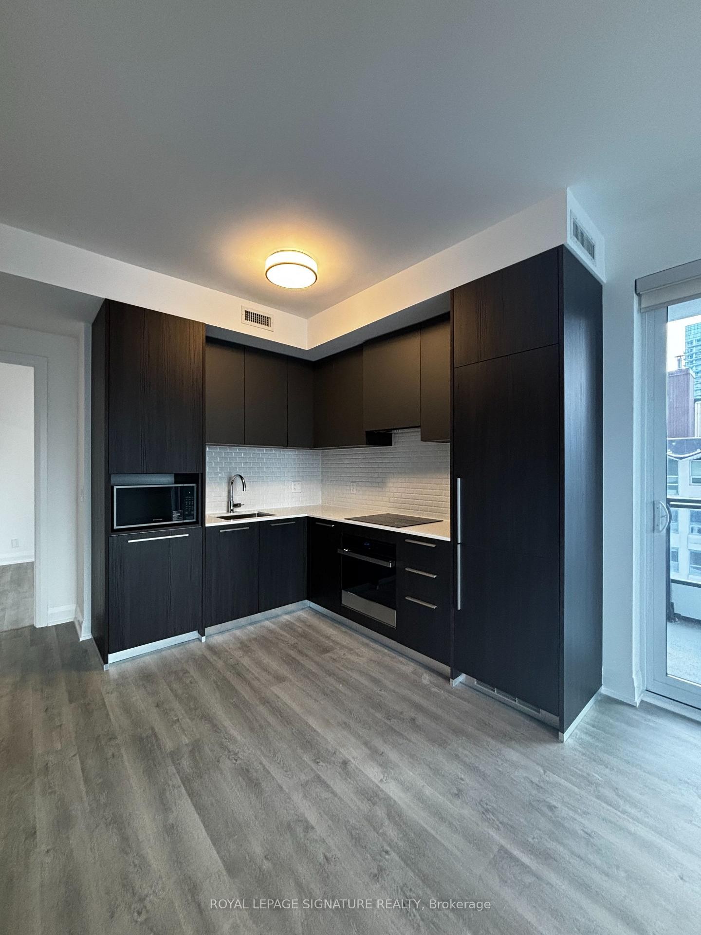 1309-65 Broadway Avenue, Toronto, ON - Indoor Photo Showing Kitchen