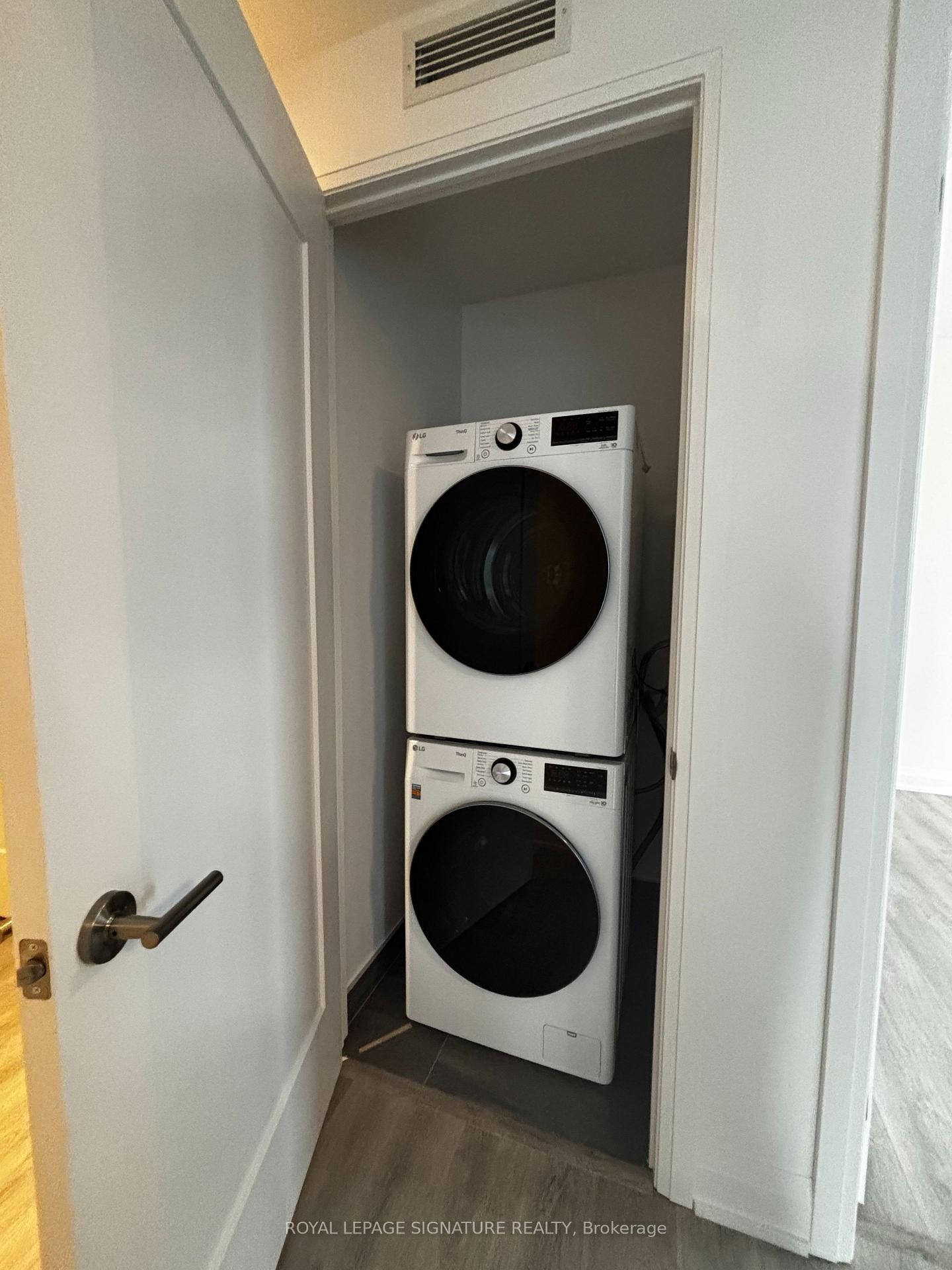 1309-65 Broadway Avenue, Toronto, ON - Indoor Photo Showing Laundry Room