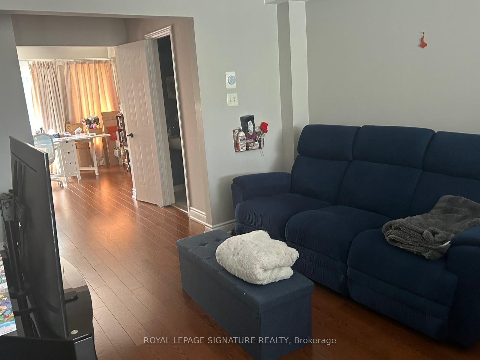 11 Exchequer Place, Toronto, ON - Indoor Photo Showing Living Room
