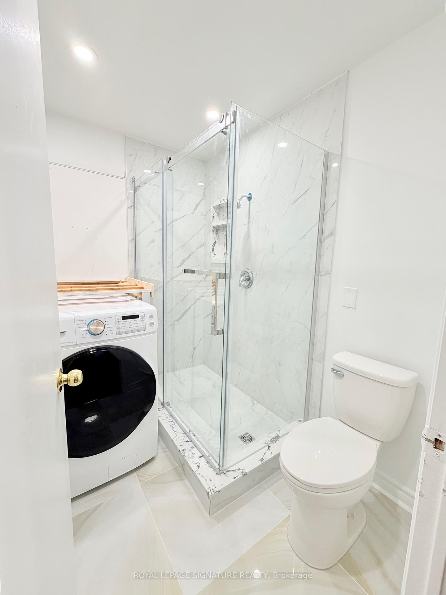 Room 1-41 Broadbridge Drive, Toronto, ON - Indoor Photo Showing Bathroom